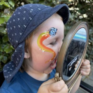 Kinderschminken Rakete Spiegelmoment